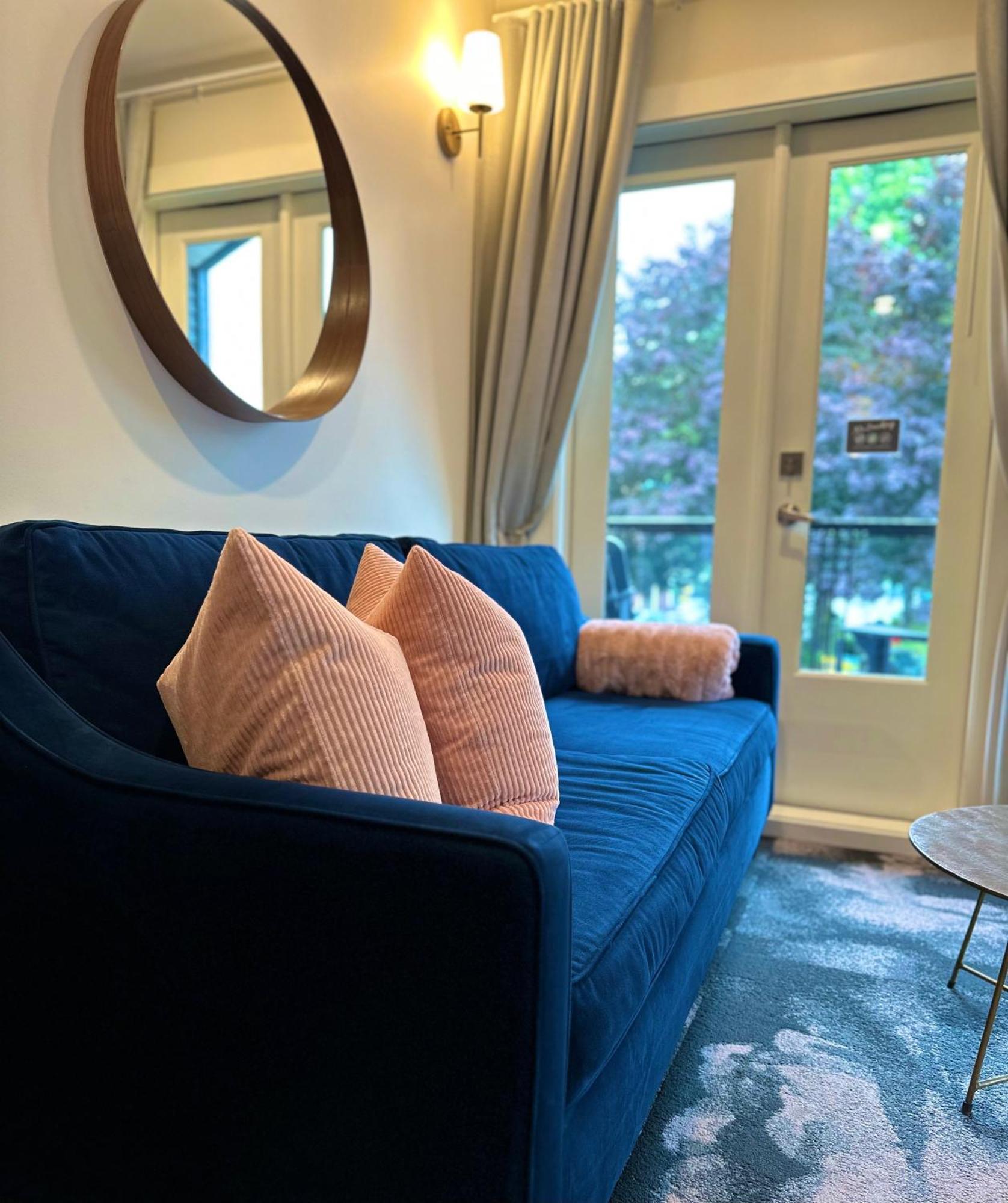 Artisan Suites On Bowen Snug Cove Экстерьер фото