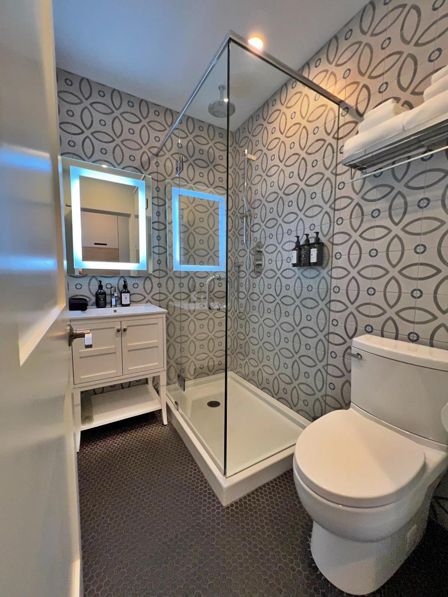 Artisan Suites On Bowen Snug Cove Экстерьер фото